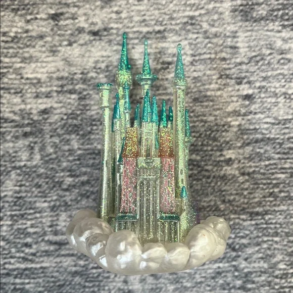 2001 Hallmark Disney Cinderella’s Castle Special Lighting Effect Ornament - Picture 4 of 4